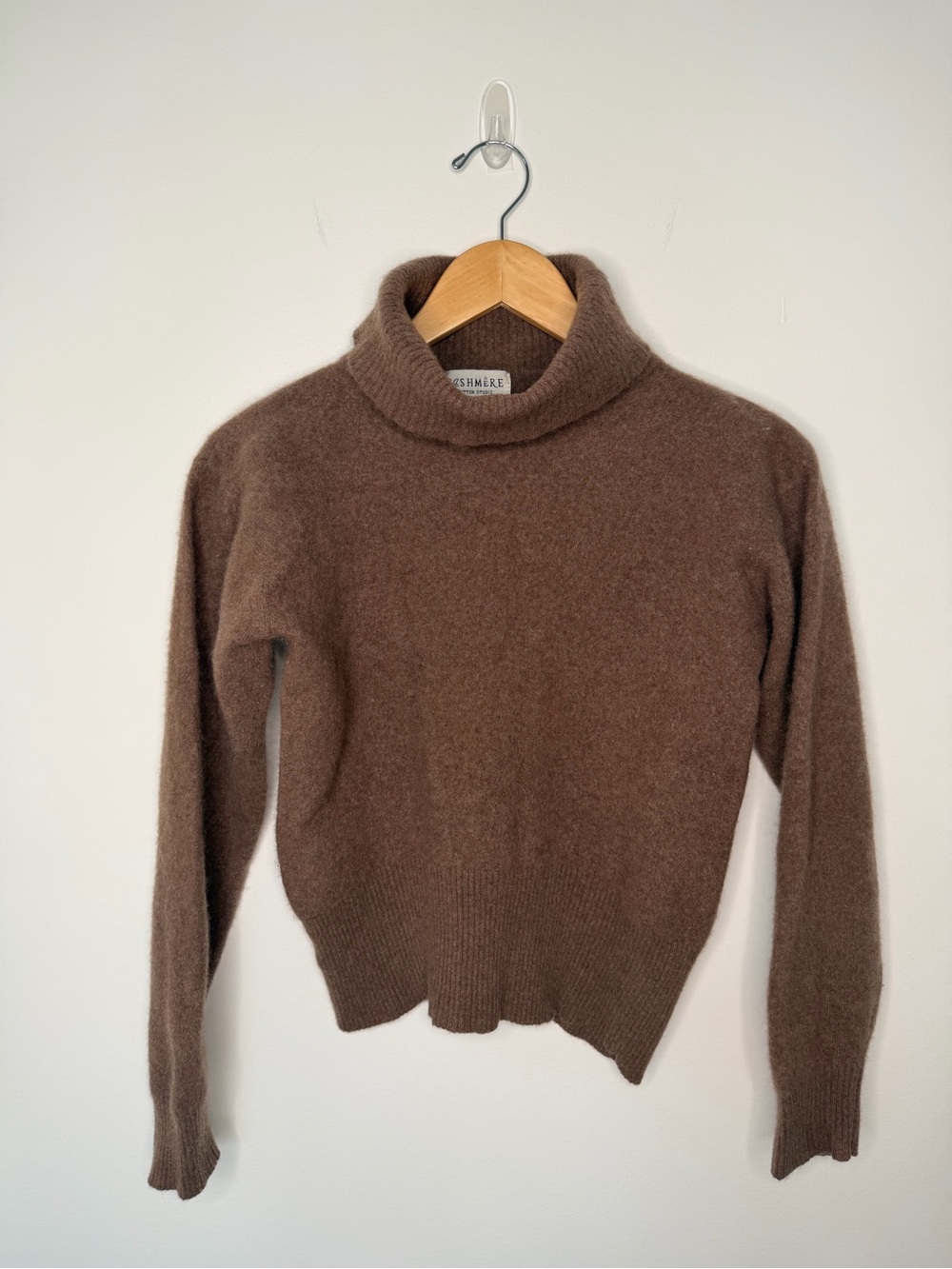 Cashmere brown turtleneck sweater sutton studios